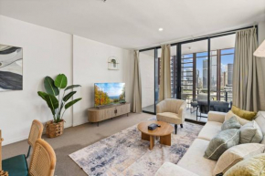 Unbeatable River and CBD Views Pool 2Car and Prime Spot